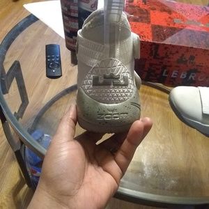 Men size 8 Lebron Soldier 11